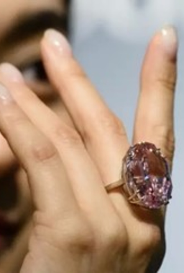 يُقدّر سعر ماسة النجمة الوردية بـ71.2 مليون دولار