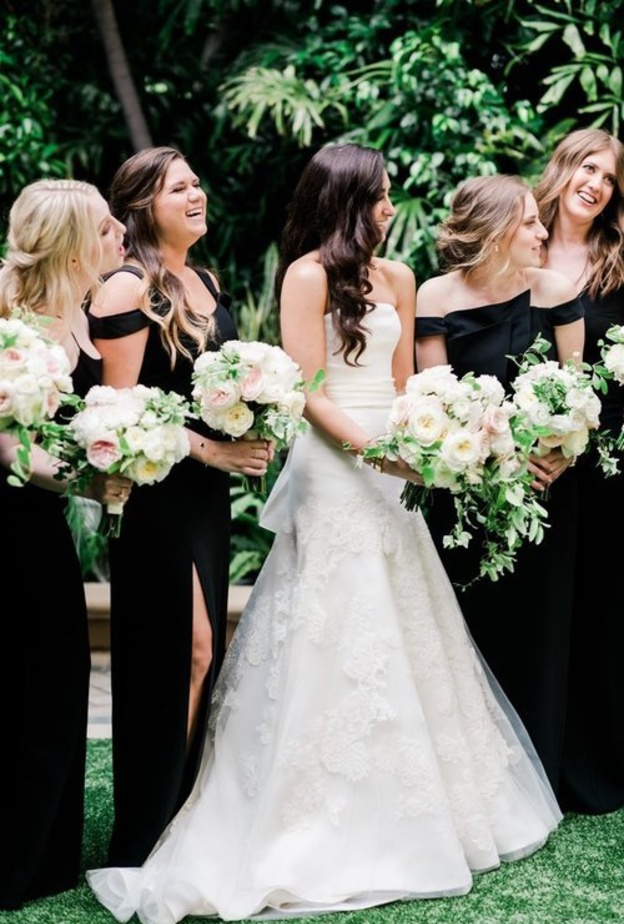 هل يفضل ارتداء ضيفات الزفاف للون الأسود في حفلات الزفاف