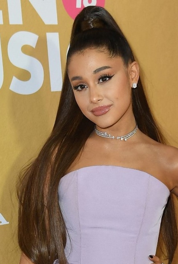 تسريحة شعر ذيل الحصان العالية من وحي أريانا غراندي