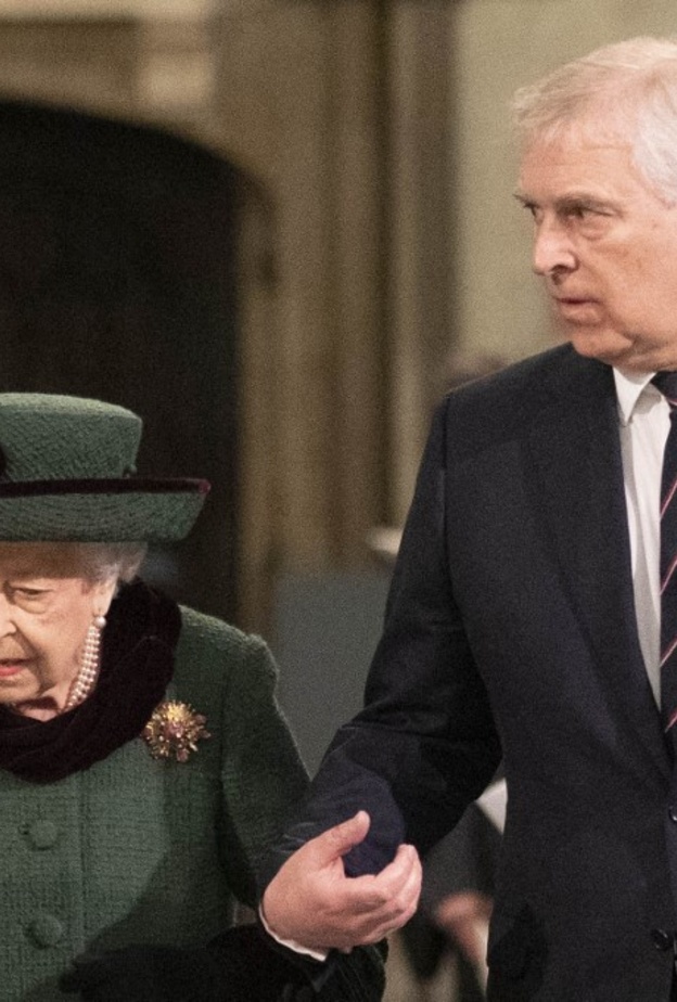 الأمير أندرو والملكة إليزابيث الثانية