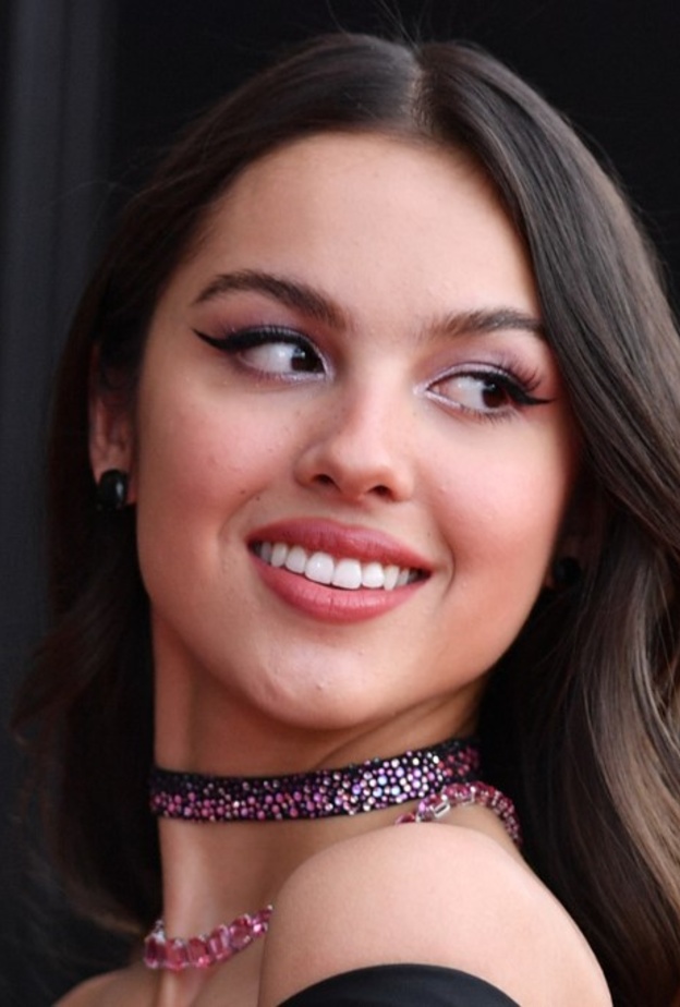 مكياج للشابات يناسب أمسيات شهر رمضان بأسلوب Olivia Rodrigo