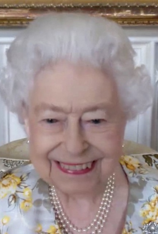 لماذا تحتفل الملكة إليزابيث الثانية بعيد ميلادها مرتين في العام؟