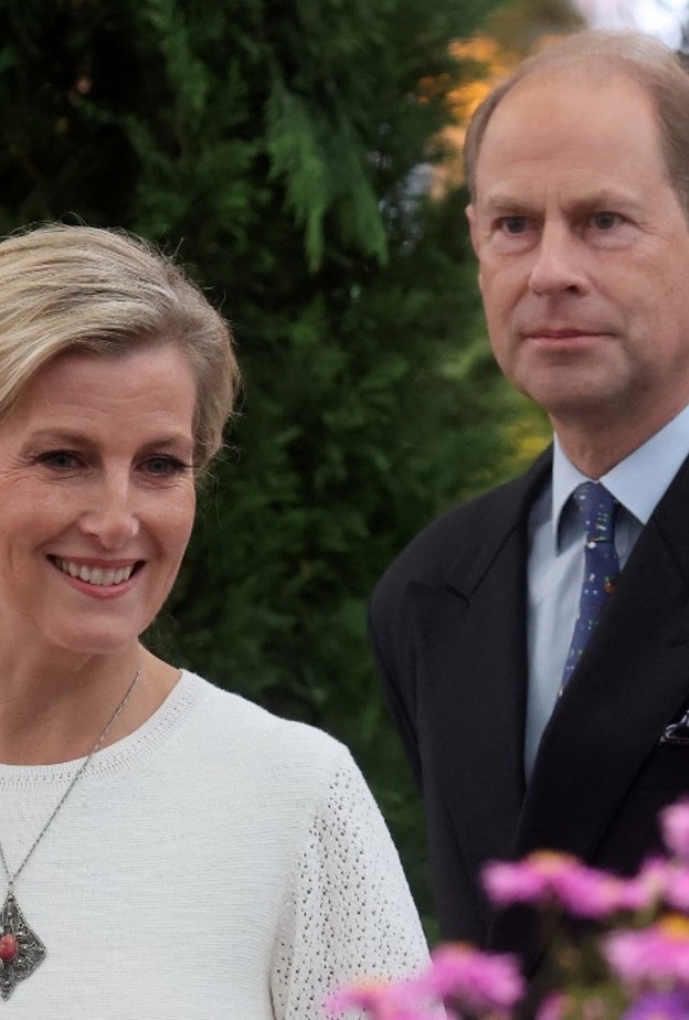 لماذا يسافر الأمير إدوارد وزوجته صوفي إلى البحر الكاريبي بعد رحلة ويليام وكيت؟