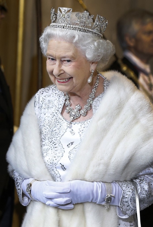 20 معلومة قد لا تعرفها عن إليزابيث الثانية ملكة بريطانيا في عيدها الـ 96