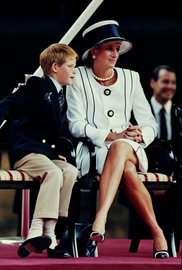 الأمير هاري يتحدث عن حالته النفسية بعد وفاة والدته الأميرة ديانا