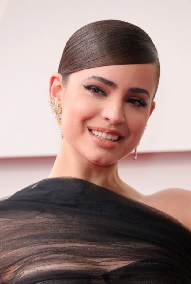 أحدث تسريحات شعر ومكياج Sofia Carson بمناسبة عيد ميلادها