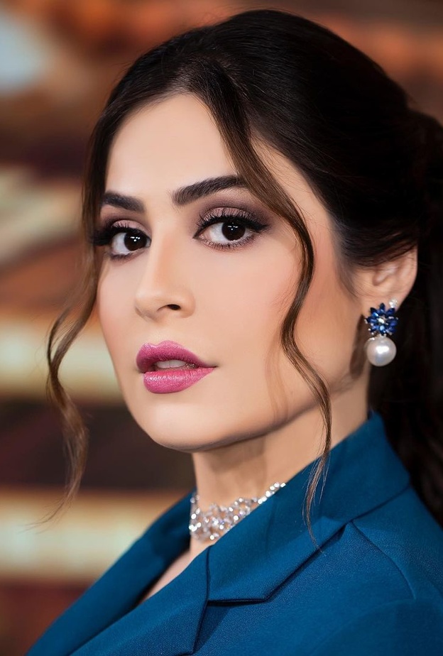 مكياج دخاني لتكبير رسمة العين من وحي مكياج رؤى الصبان - الصورة من حسابها على انستغرام