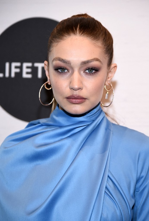 أروع إطلالات جيجي حديد الجمالية الساحرة والجريئة بمناسبة عيد ميلادها