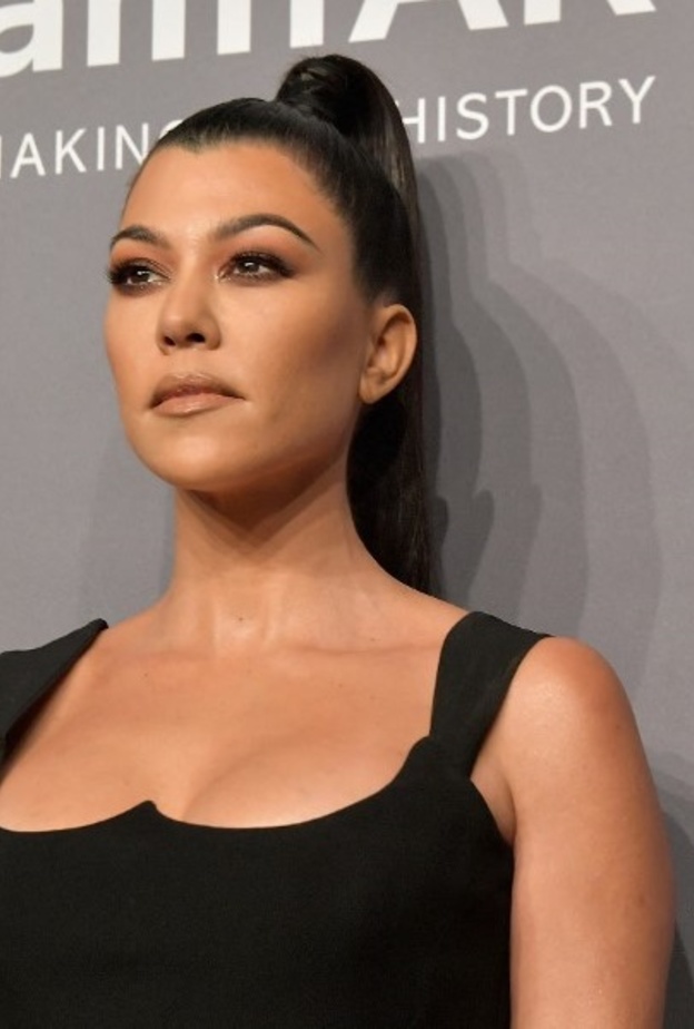 إطلالات كورتني كارداشيان الجمالية بعد خبر زواجها من ترافيس باركر في لاس فيغاس