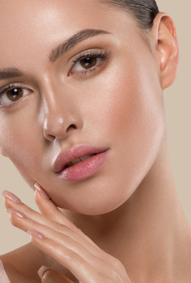 تطبيق قشر الموز مع ماء الورد يمنحك وجه رائغ ومشرق