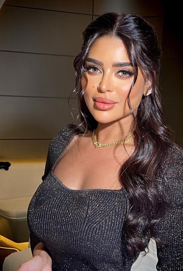 تسريحات شعر عصرية تناسب افطارات رمضان من وحي جليلة المغربية - صورة من حسابها على إنستاغرام