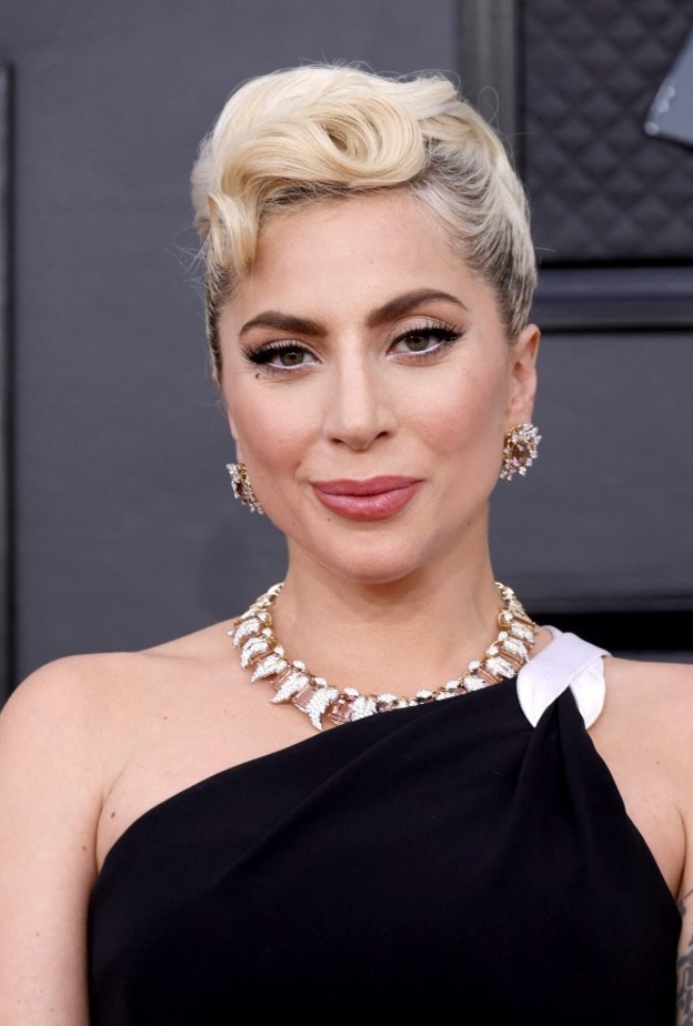 تسريحات شعر مبتكرة وأجمل تسريحات شعر Lady Gaga