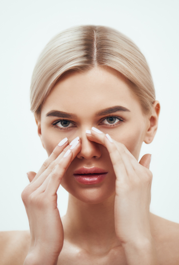 ماسك القرفة والعسل رائع لإزالة الرؤوس السوداء قبل العيد