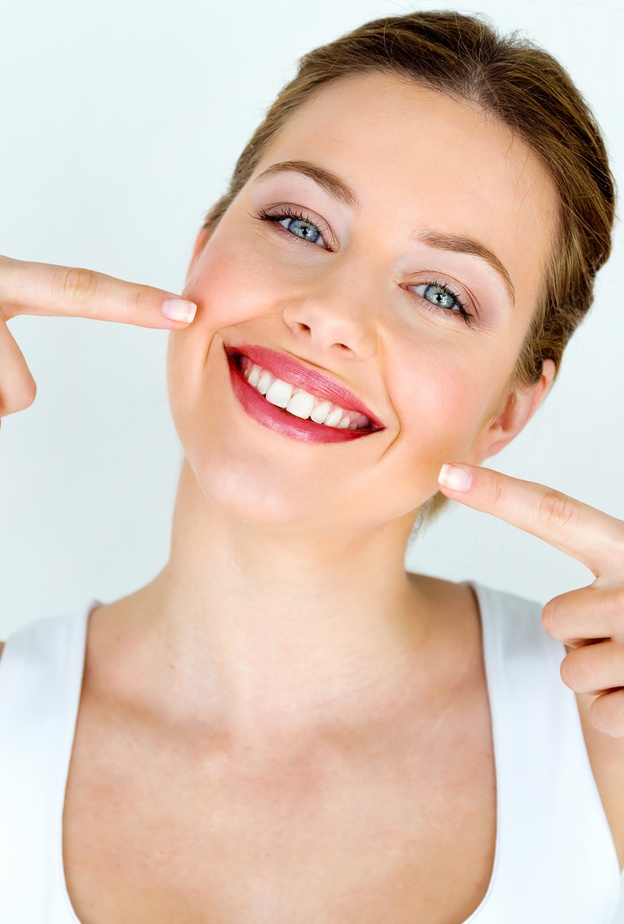 خطوات تقويم الأسنان بالليزر وأهم مضاعفاته وأضراره