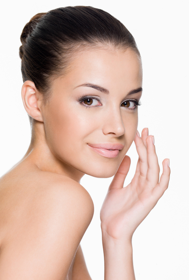 4 أسرار للصبايا للحصول على إطلالة رائعة بدون مكياج في رمضان 2022