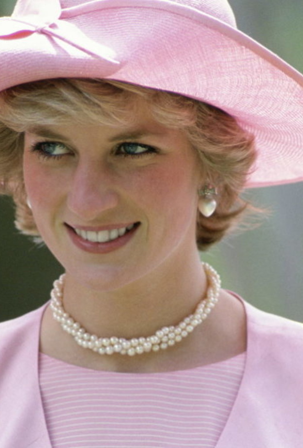 تشارلز سبنسر ينشر صور نادرة من الطفولة لشقيقته الراحلة الأميرة ديانا