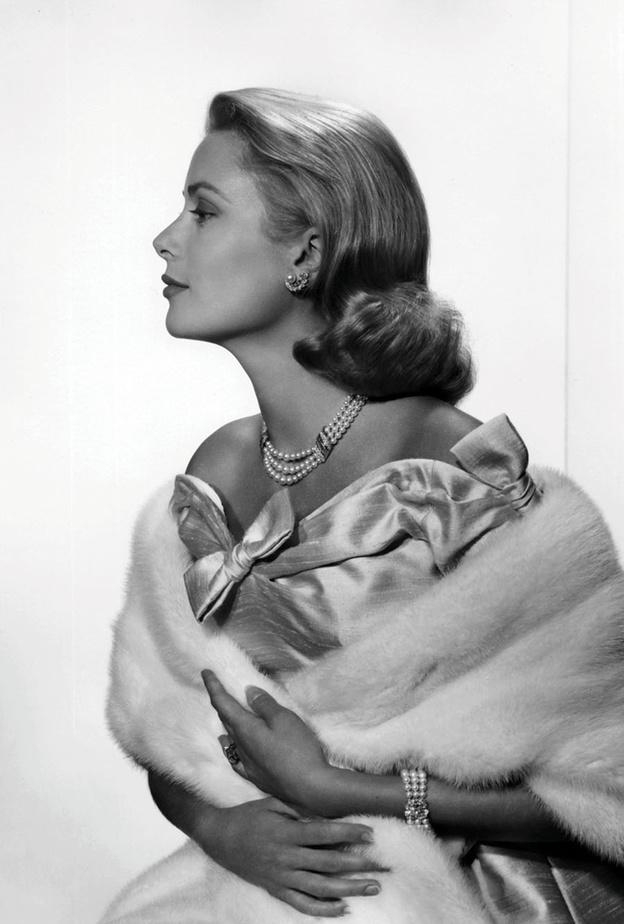 مجوهرات زفاف غريس كيلي من علامة كليف أند آربلز Van Cleef & Arpels