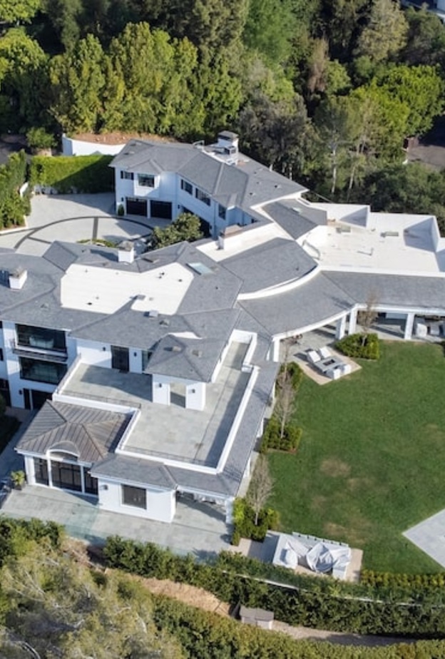 بن أفليك وجينيفر لوبيز يبحثان عن منزل جديد فخم في بيل آير