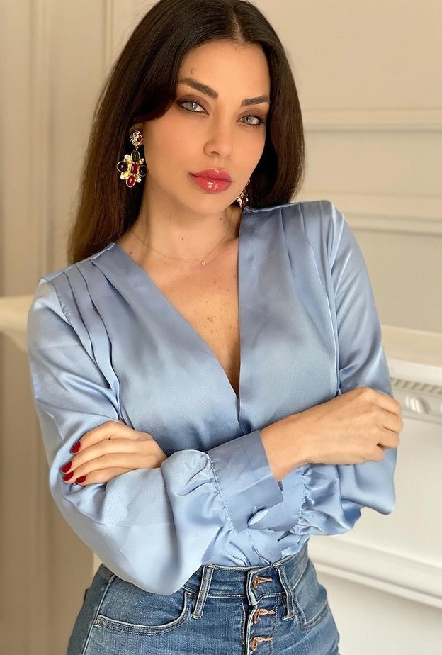 إطلالة دوجا حجازي بلوك كاجوال شيك ساحر ومميّز