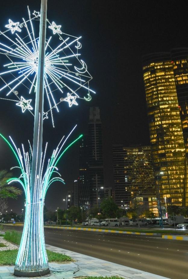 صور.. أبوظبي تتزين بالأضواء احتفالًا بشهر رمضان