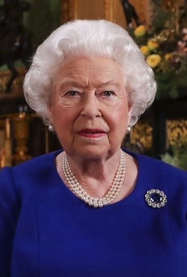 الملكة إليزابيث الثانية ملكة بريطانيا تتألق ببروش الأمير ألبرت