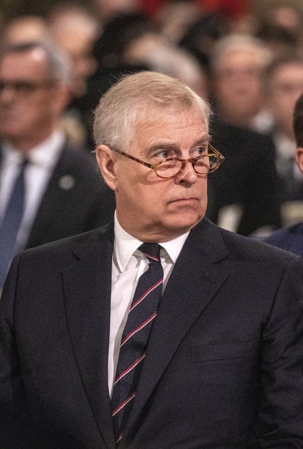 الأمير أندرو استخدم لقب صاحب السمو الملكي بالرغم من حرمانه من استخدامه