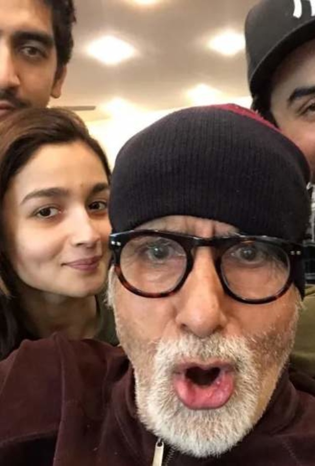 أميتاب باتشان يوجه التهاني لعليا بهات ورانبير كابور 