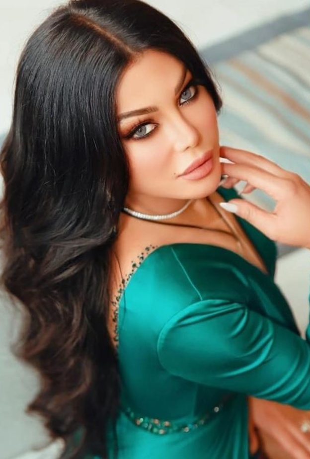 هيفاء وهبي تكشف عن صور والدتها المصرية في مرحلة شبابها ..هل تشبهها؟