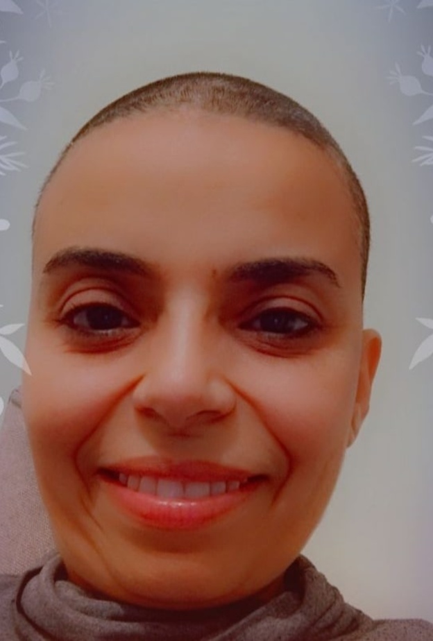 الفنانة المغربية زينب ناجم تخضع لعملية جراحية بعد اصابتها بالسرطان