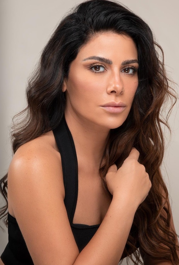 تسريحات شعر طويل للصبايا من وحي صبا مبارك