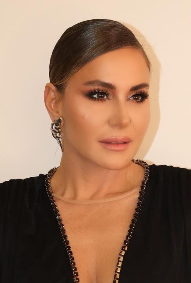 تسريحات شعر ورسمات مكياج تناسب إفطارات رمضان من وحي أحدث إطلالات النجمات