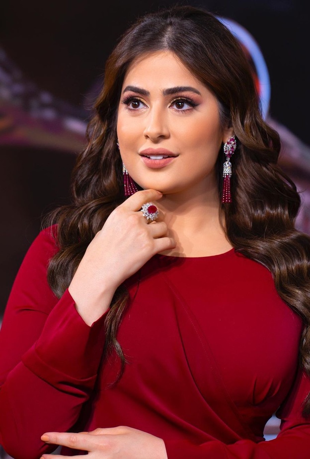 تغييرات جمالية لافتة ظهرت بها رؤى الصبان في برنامجها "بيني وبينك"