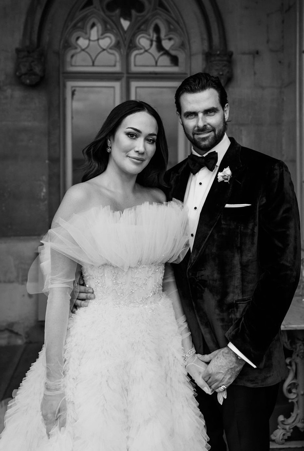 زفاف عروسين من أكثر عائلات أستراليا ثراء لو هاي والمطور العقاري جيك أونيل