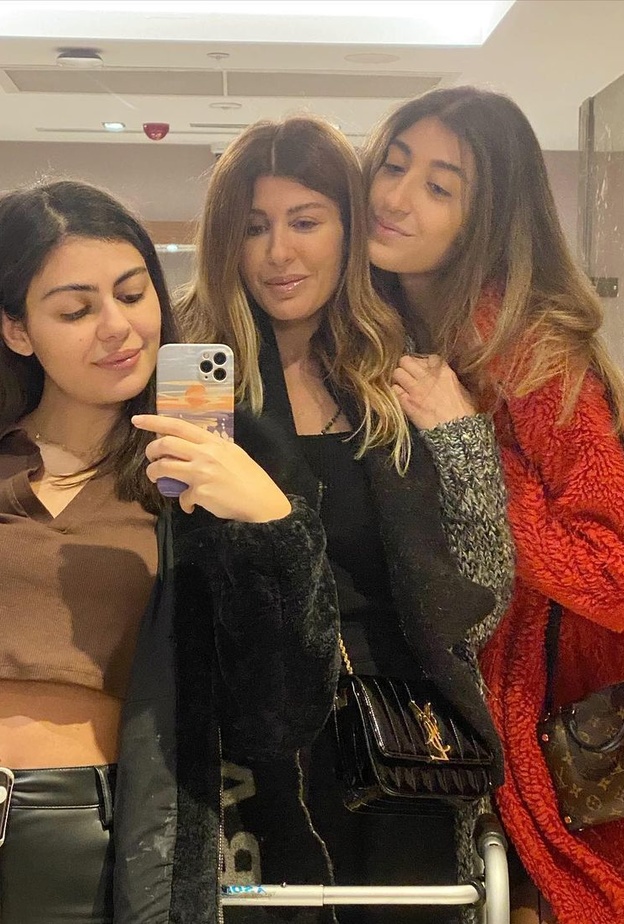  ريتا حرب توجه رسالة لإبنتيها الشابتين بعد أزمتها الصحية الصعبة