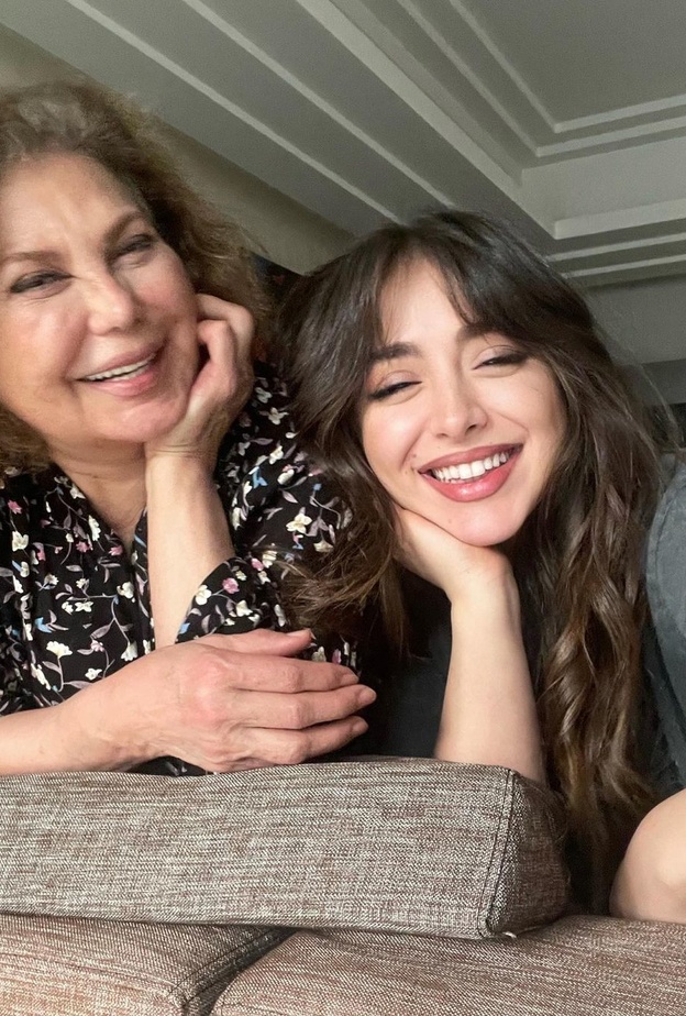 صور ترصد العلاقة المميزة لـ هيا مرعشلي مع جدتها ناهد حلبي.. تعوضها عن غياب الأم