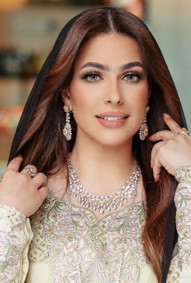 أبرز إطلالات حصة الفلاسي الجمالية في برنامجها "الشارة"