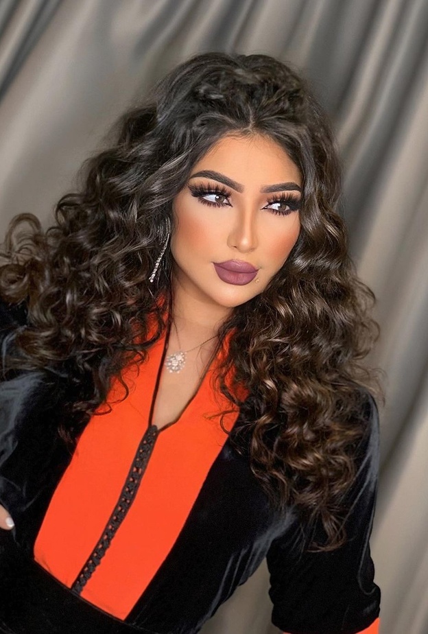 إطلالات جمالية لافتة لسهرات رمضان من وحي دنيا بطمة