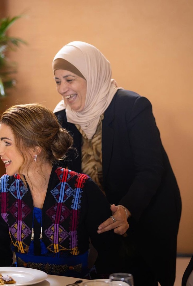 الملكة رانيا تستضيف حفل إفطار جماعي لناشطات مجتمعيات في إربد