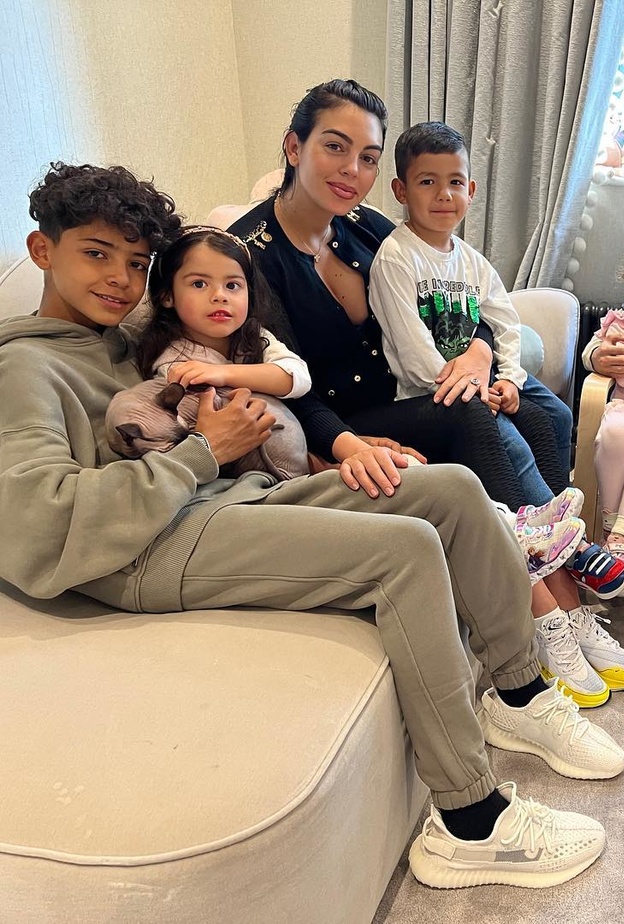 جورجينا رودريغز وأسرتها