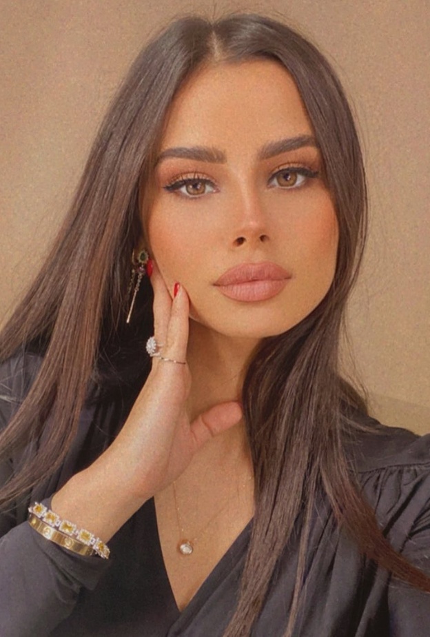 منة عرفة في أحدث إطلالاتها الجمالية هل بدت شبيهة لـ هنادي مهنا؟