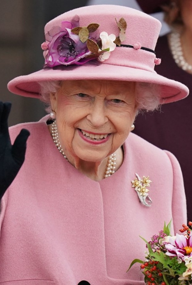 الملكة تفتتح حدائق قصر باكنغهام المذهلة استعدادا لبدء احتفالات اليوبيل البلاتيني