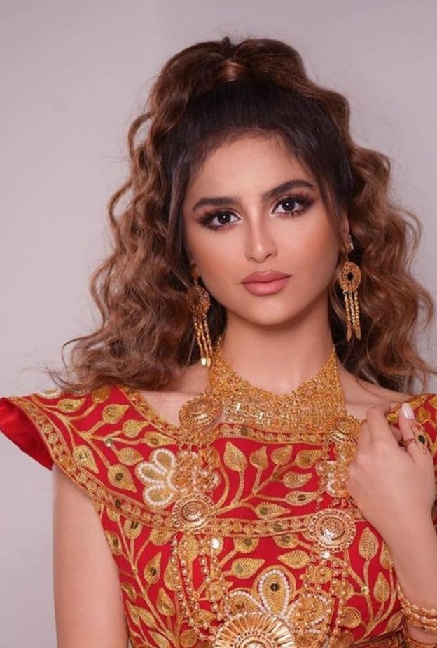 منى السابر تهنئ حلا الترك في إعلانها الجديد.. فكيف تفاعلت معها ابنتها