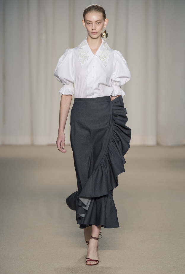 موديلات تنانير طويلة باللون الأسود لإطلالة أنيقة في رمضان 2022