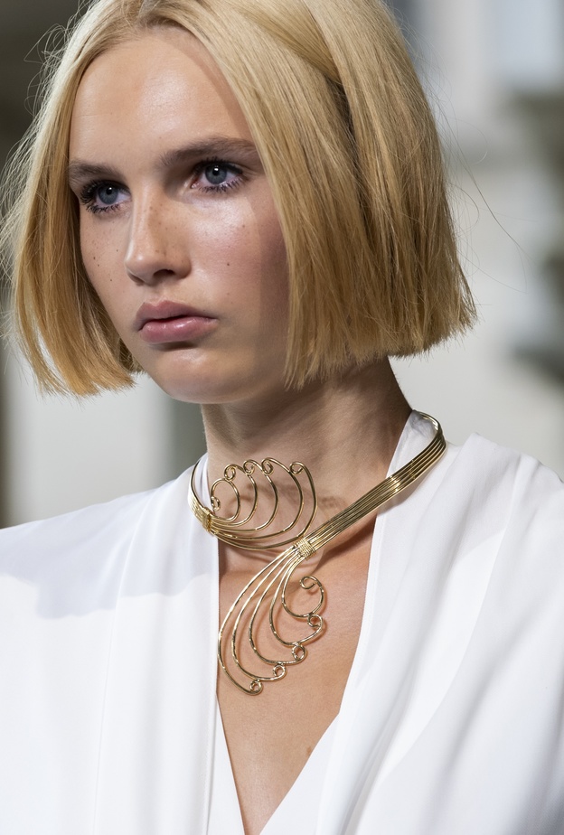 تصاميم العقود البراقة من أحدث صيحات أكسسوارات صيف 2022