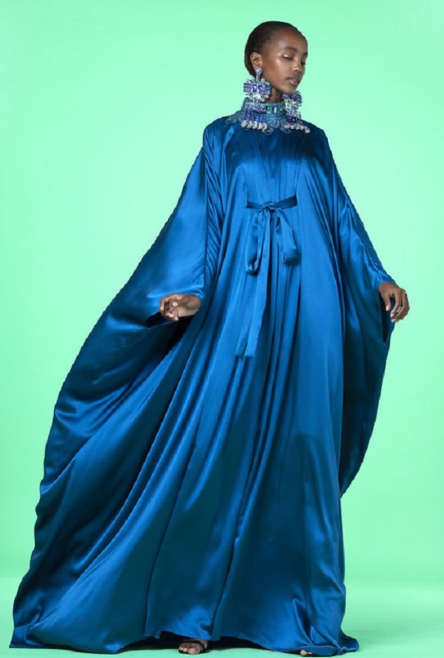 عبايات من قماش الحرير لإطلالة رمضانية للعروس