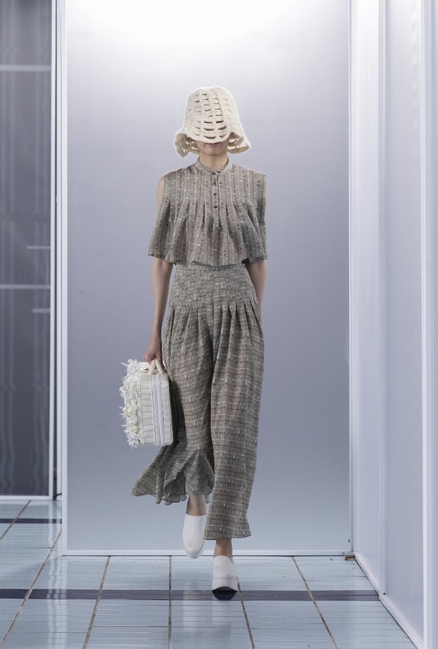 تنسيق التنورة الطويلة بأسلوب الطقم من a