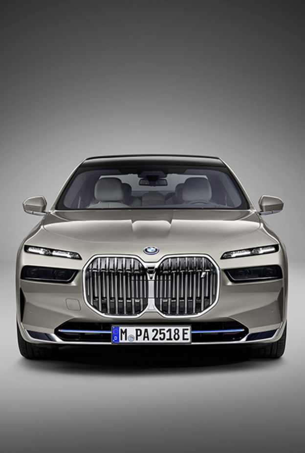 BMW الفئة السابعة الجديدة: رفاهية السيارات الفاخرة وأحدث ابتكارات العصر الرقمي