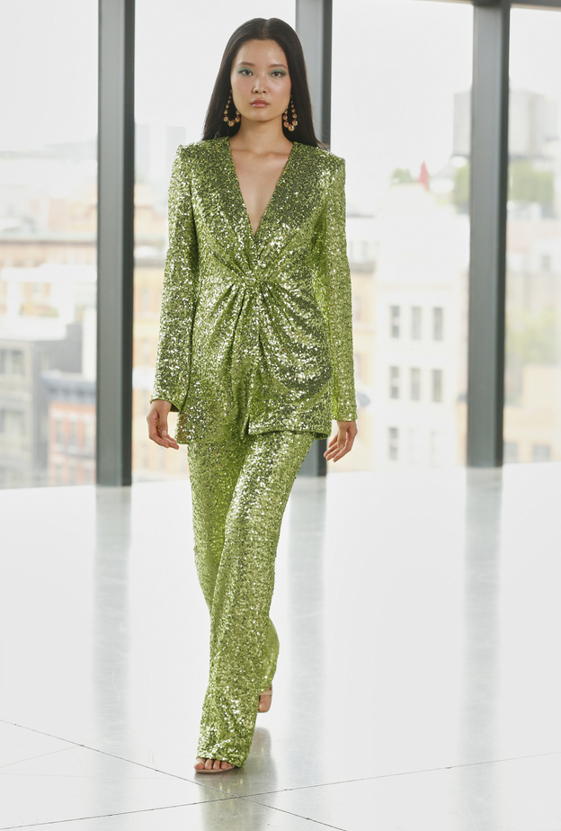 طرق تنسيق ملابس الترتر موضة لافتة في إطلالات صيف 2022