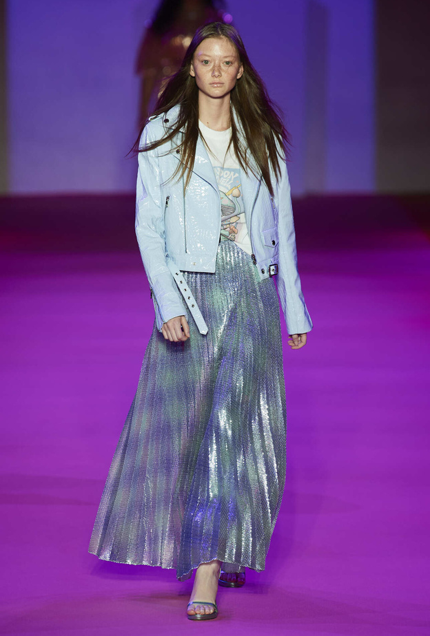 موديلات تنانير محتشمة بألوان مشرقة لعزومات رمضان 2022 