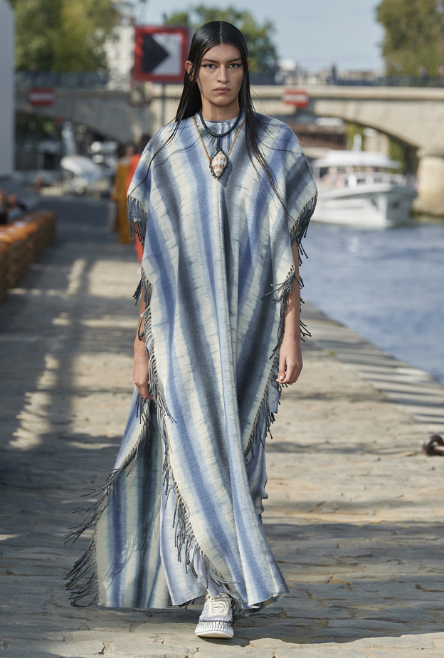  موديلات فساتين مقلمة وواسعة لاطلالة غير تقليدية في رمضان 2022